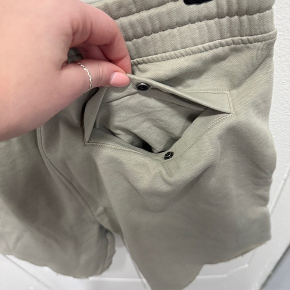 Gymshark Green Cutoff Sweat Shorts - Picture 7 of 12